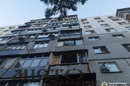 У Нововолинську п'яна мати передавала дворічного сина сусідам через вікно на третьому поверсі 