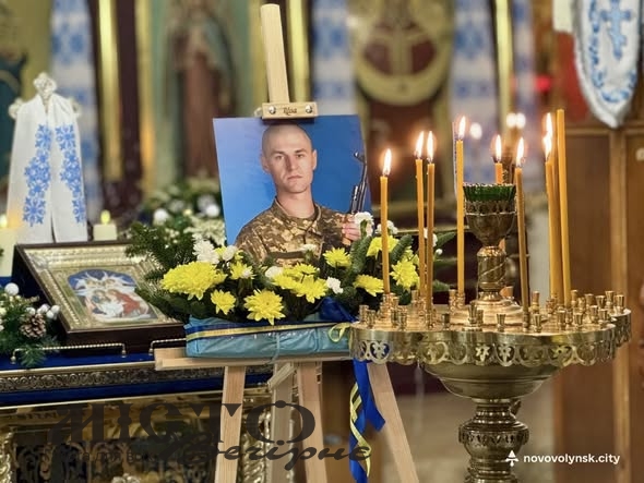  Нововолинська громада попрощалася з військовим Юрієм Кацевичем 