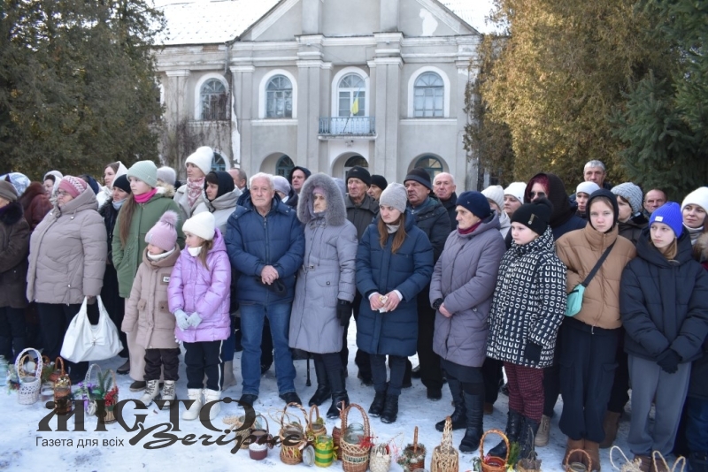 В Іваничах відбулося освячення води 