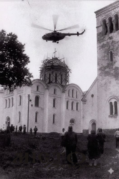 30 років тому у Володимирі встановлювали хрест на куполі Успенського собору 