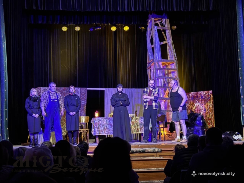 «Хлібне перемир’я»: у Нововолинську відбулася прем’єра вистави театральної майстерні «Відчинена брама» 