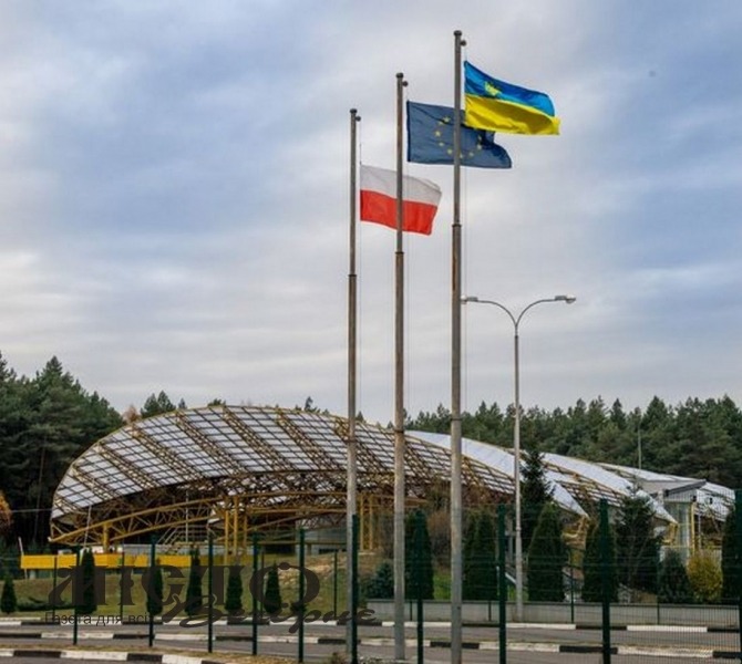 Дозволили піший перетин кордону на «Ягодині» та «Устилузі» 
