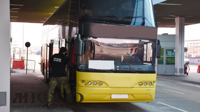 На кордоні не пустили автобус з України 