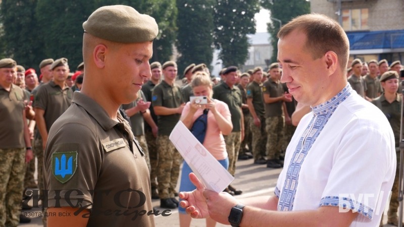У Володимирі урочисто зустріли захисників, які повернулися зі Сходу 