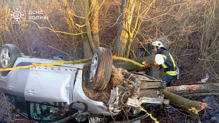 Смертельна ДТП у Луцькому районі: водій загинув, пасажирка — у лікарні 