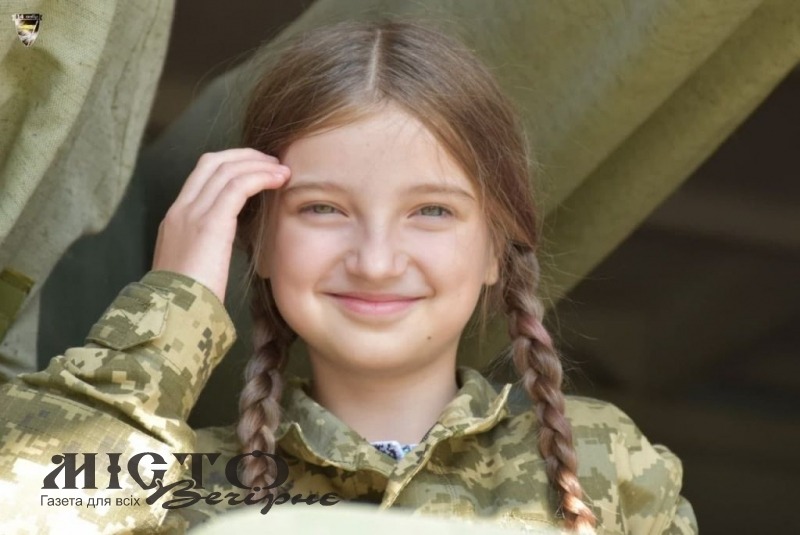 Діти загиблих воїнів 14 ОМБр випробували себе в ролі військовослужбовців 