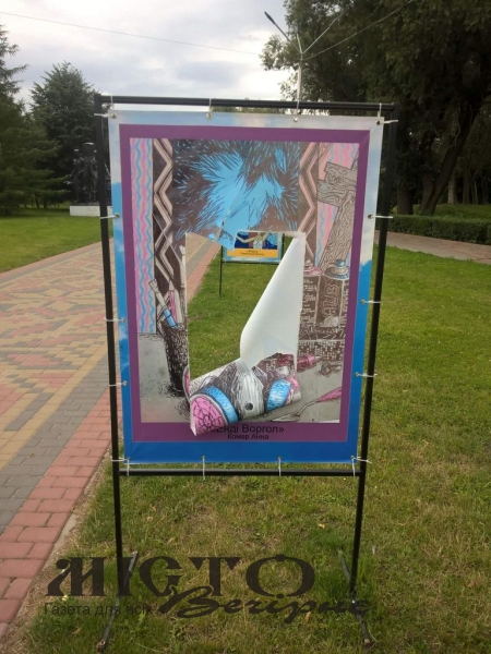 У парку «Слов’янський» у Володимирі невідомий порізав банери з малюнками вихованців художньої школи 