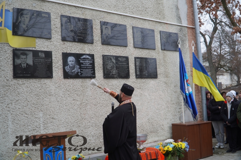 У Володимирському ліцеї №1 відкрили пʼять памʼятних дощок загиблим військовим 