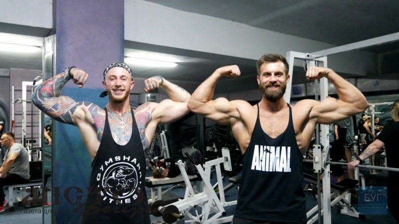 У Володимирі чоловіки змагалися в армреслінгу 