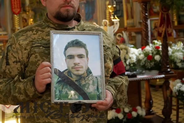 Володимирська громада провела в останню путь 21-річного Героя Любомира Картишева 