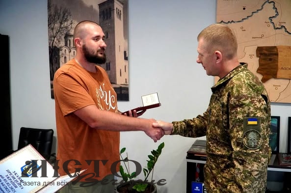Батькові загиблого 21-річного нацгвардійця з Володимира передали посмертну відзнаку сина 