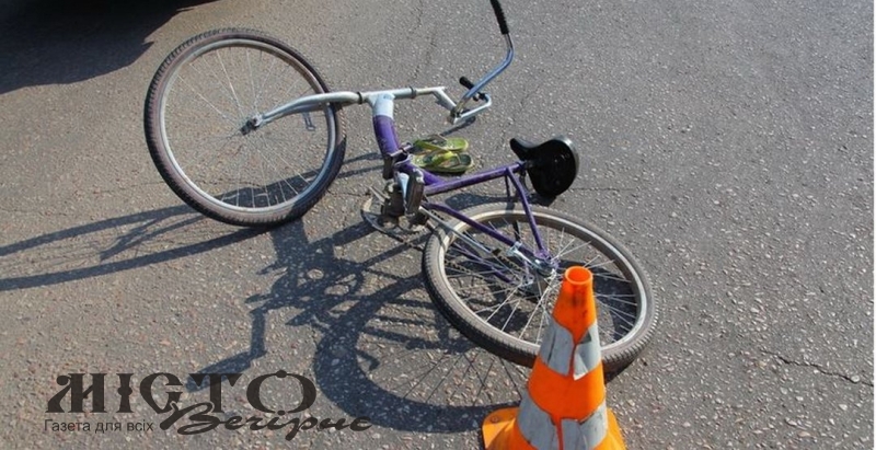 В Низкиничах чоловік впав з велосипеда та отримав важку травму голови – підозрюють, що його збило авто 