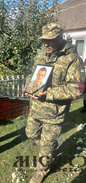 Оваднівськка громада попрощалася з полеглим Захисником Романом Ткачуком 