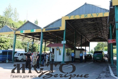 У волинських пунктах пропуску на кордоні з Польщею – майже пів сотні автобусів 