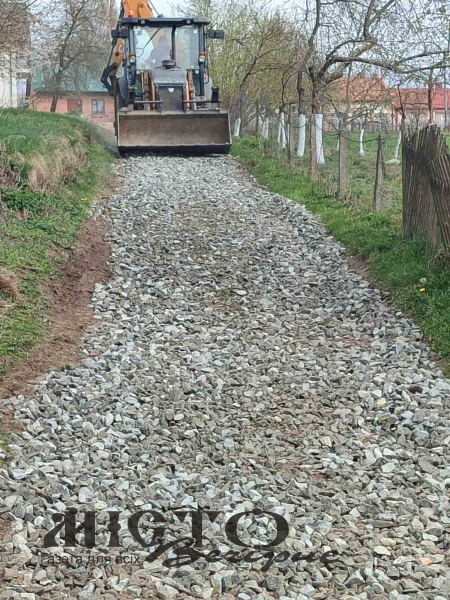 У Марковичах Локачинської громади підсипали вулиці щебенем 