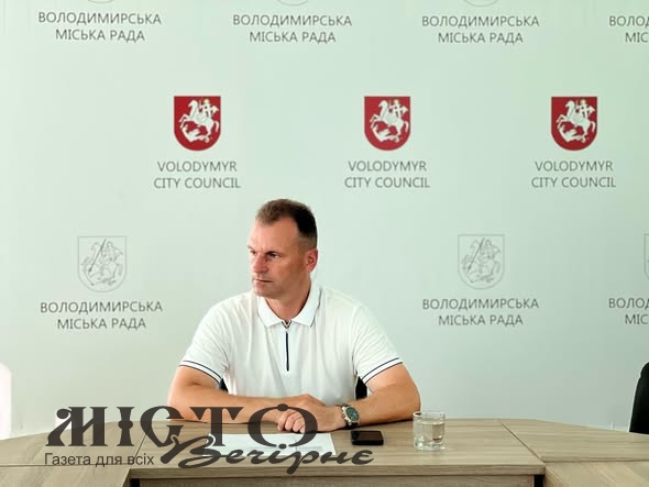 Відеоспостереження на цвинтарі та житлова допомога: володимирській міський голова провів прийом громадян 