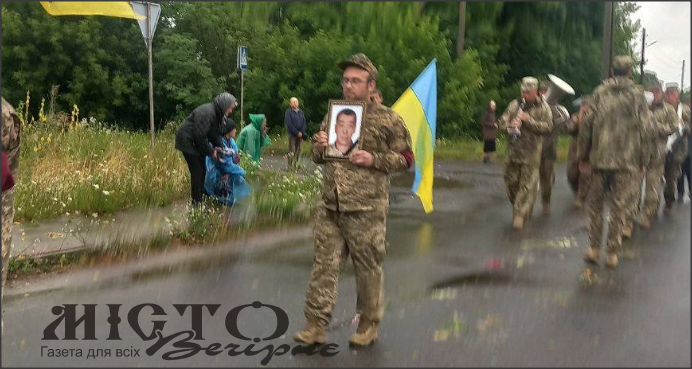 Оваднівська громада попрощалася із захисником Олегом Романюком 