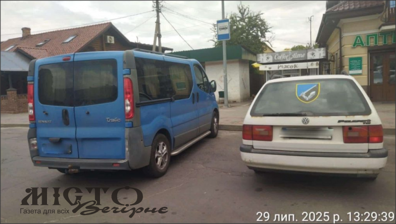 У Володимирі муніципальна варта виявила порушення паркування на автобусних зупинках та обабіч 