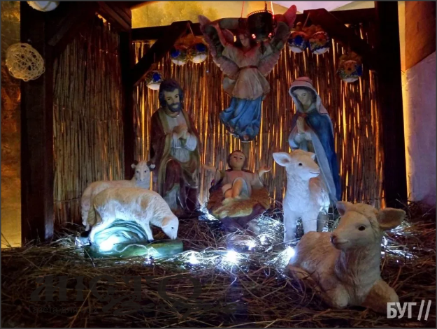 Різдвяна шопка біля храму у Володимирі 