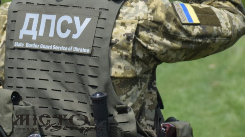 Прикордонник на Волині сприяв незаконному виїзду чоловіків і залишився на службі 