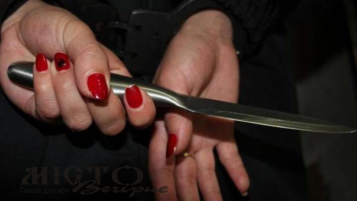 У Нововолинську п’яна жінка під час сварки ледь не зарізала знайому 