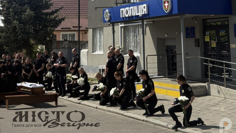 У Володимирі провели в останню путь поліцейського Дмитра Домріна 