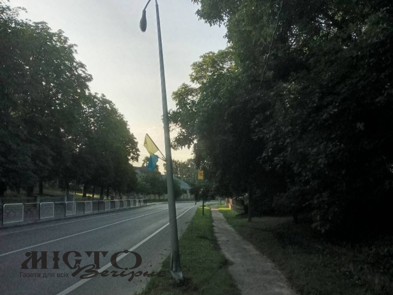 У Володимирі авто збило електроопору 