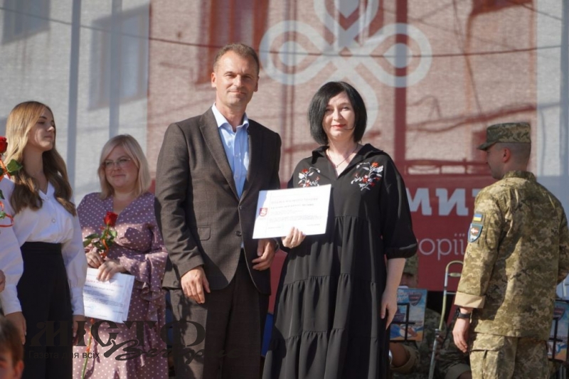 Освітян Володимира привітали напередодні професійного свята 