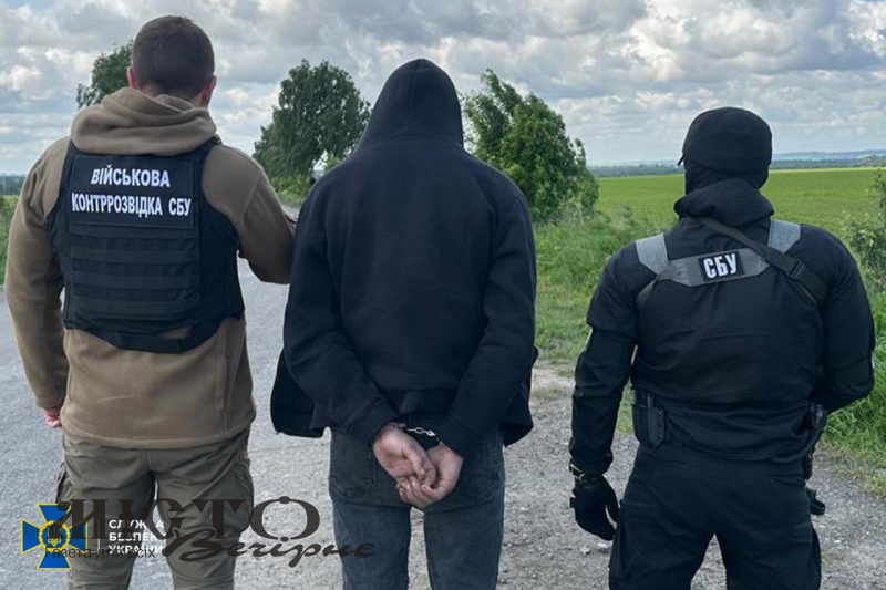 СБУ: 24-річний чоловік шпигував за військовими аеродромами на Рівненщині 