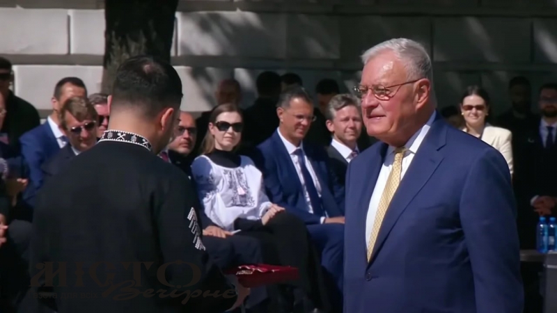 Зеленський у Києві нагородив Кіта Келлога Орденом «За заслуги» 