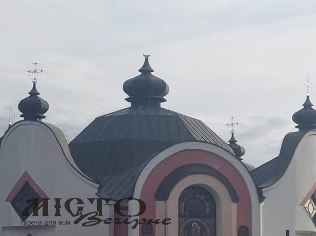 У Польщі з української церкви зрізали хрест, посол України вимагає покарання винних 