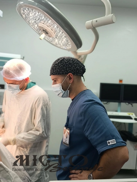 У Володимирі пацієнт розмовляв із лікарями під час операції 