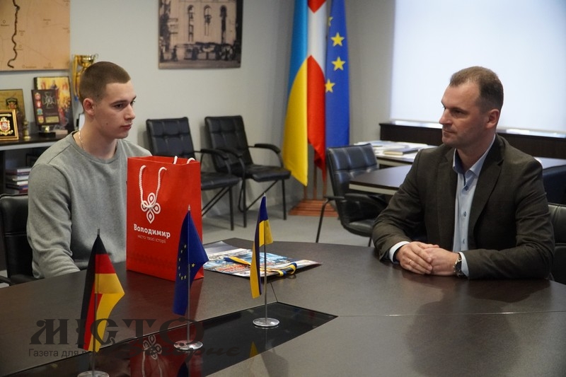 Мер Володимира зустрівся з місцевим спортсменом Вадимом Кравчуком 