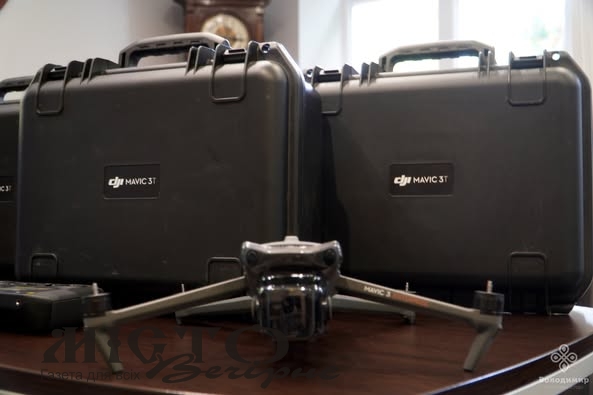 З Володимирської громади передали квадрокоптери для військових 14 бригади 