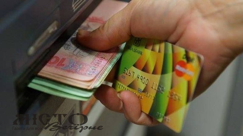 В Іваничах чоловік вкрав кошти з банківської картки колишньої тещі 