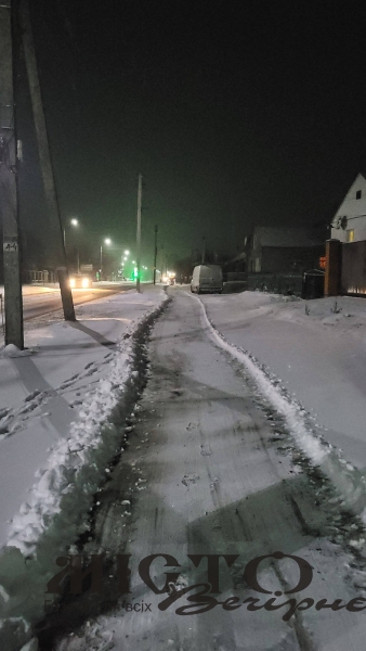 Вночі дороги у Володимирі розчищали вісім одиниць комунальної техніки 