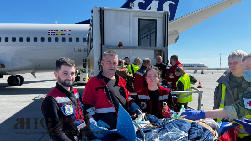 Медики Волині провели складне транспортування важкохворого пацієнта до Польщі 