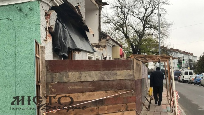 Розповіли чому обвалився фасад пам’ятки архітектури у Володимирі та коли відремонтують будівлю 