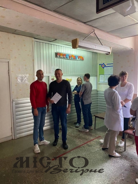 У День медика володимирські лікарі здали кров для військовослужбовців 