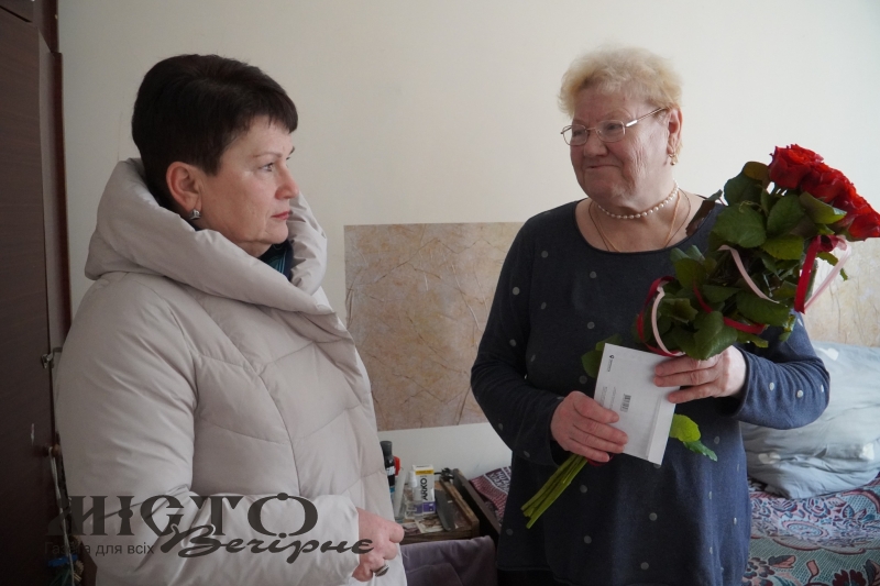У Володимирі привітали з днем народження маму загиблого Героя Артема Марфича 