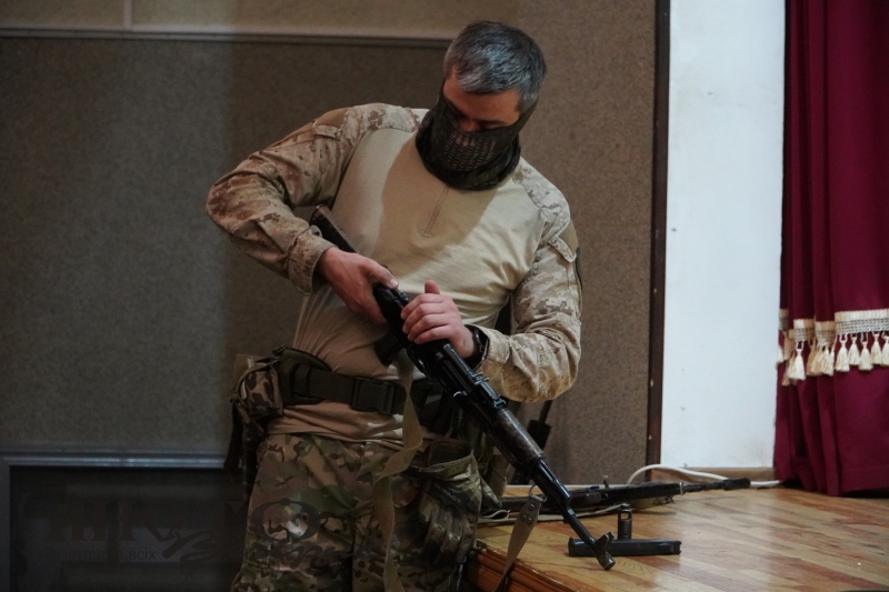 Підготовка до національного спротиву: жителям Володимира розповіли основи мінної безпеки 