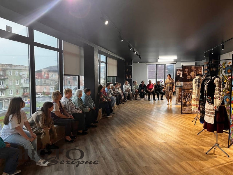 Студенти Університету третього віку відкрили для себе скарби волинської культури в Етногалереї «Русовичі» 