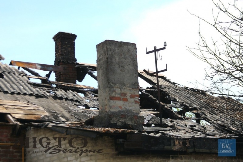 У Володимирі сусіди скаржаться на пенсіонера, що живе за стіною та підпалює оселю 
