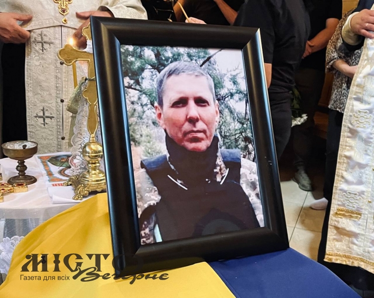 Ніколи воїн не побачить свого онука, який народився після його загибелі: у Володимирі поховали Героя Вячеслава Пашкова - новини Володимир-Водинського Ніколи воїн не побачить свого онука, який народився після його загибелі: у Володимирі поховали Героя Вячеслава Пашкова