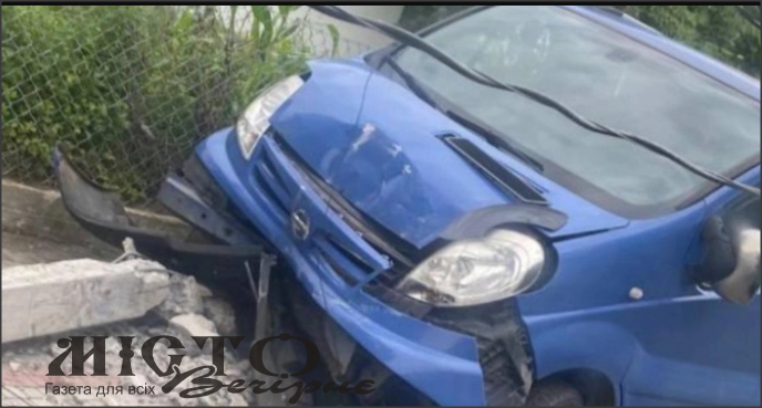 Водійка у Володимирі врізалася в електроопору та отримала 850 гривень штрафу 