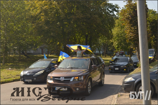 У Нововолинську відбувся автопробіг та мирна акція на підтримку Захисників 