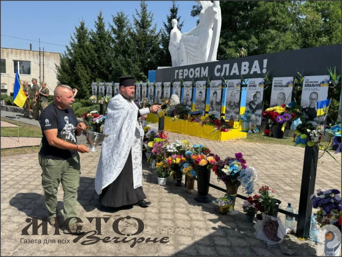 На Меморіалі Слави у Локачах освятили меморіальні дошки пам’яті захисникам 