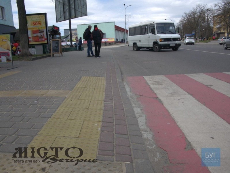 У Володимирі-Волинському удосконалили два пішохідних переходи 