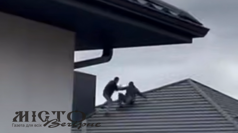 На Волині працівники ТЦК скинули чоловіка з даху 