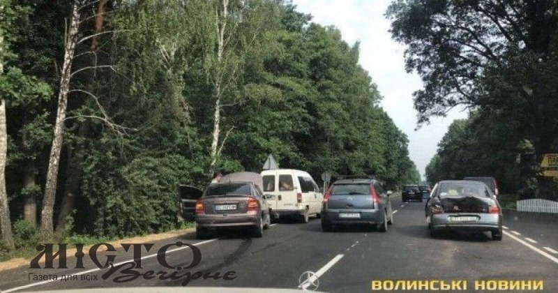 На в'їзді у Шацький нацпарк сталася подвійна ДТП  